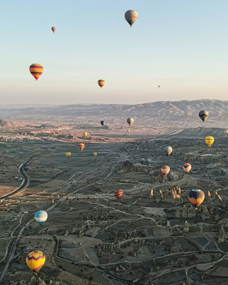 hot air balloons in the sky, colorado hot air balloon ride, denver, longmont